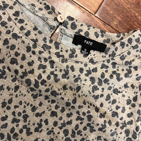 Ruched Green Fitted midi Dress - Picture 2 of 3